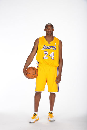 看国米的球也就从11／12赛季开始，最开始一直用...（从11／12赛季才开始看国米，起初一直用...）