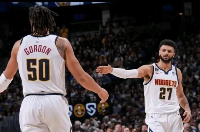 成都1-2不敌河南无缘夺冠，赛后官微大量球迷留言表示失望（成都1-2负于河南无缘冠军，赛后官微涌现大量失望留言）