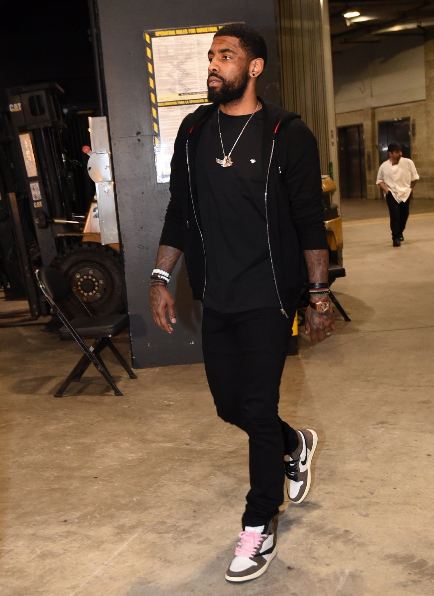 队长亲自上！拜仁“安排”凯恩说服格伊转会，国家队领导力是根本（拜仁推动格伊转会：凯恩亲自出马游说，国家队领袖气质成关键）