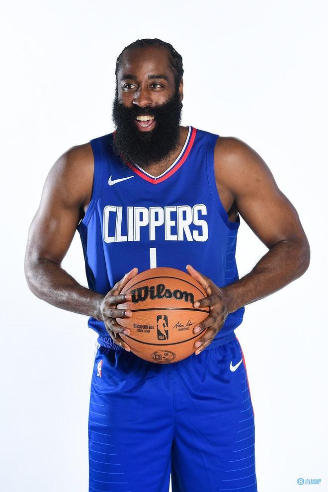 米体：斯帕莱蒂准备重新整合现有球员，由三中卫变阵四后卫（米体：斯帕莱蒂拟重组现有阵容，后防由三中卫改打四后卫）