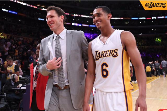 武磊：不要说三连冠，可能拿一个冠军都非常不容易（武磊：别谈三连冠，先拿一个冠军都不容易）