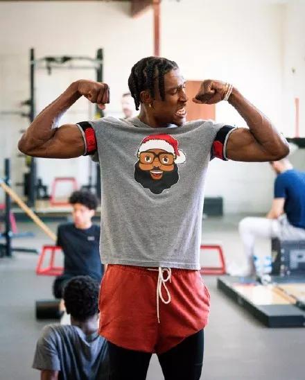 篮球火箭球员赛季得分持续增长（火箭球员本赛季得分稳步攀升）