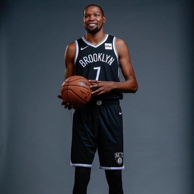 B费英超生涯已打入65球，葡萄牙球员中仅次于C罗（英超生涯进65球，B费在葡萄牙球员中仅逊C罗）