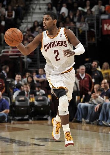 湖人伤病报告：詹姆斯出战成疑，东契奇不在内，斯玛特缺席（湖人伤情更新：詹姆斯出战存疑，东契奇未在伤病名单，斯玛特缺阵）