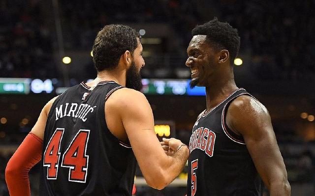 足球周刊：重返国足是刘若钒的愿望，殷切期待完成A级赛首秀（足球周刊：刘若钒盼重返国足，期待上演A级赛处子秀）